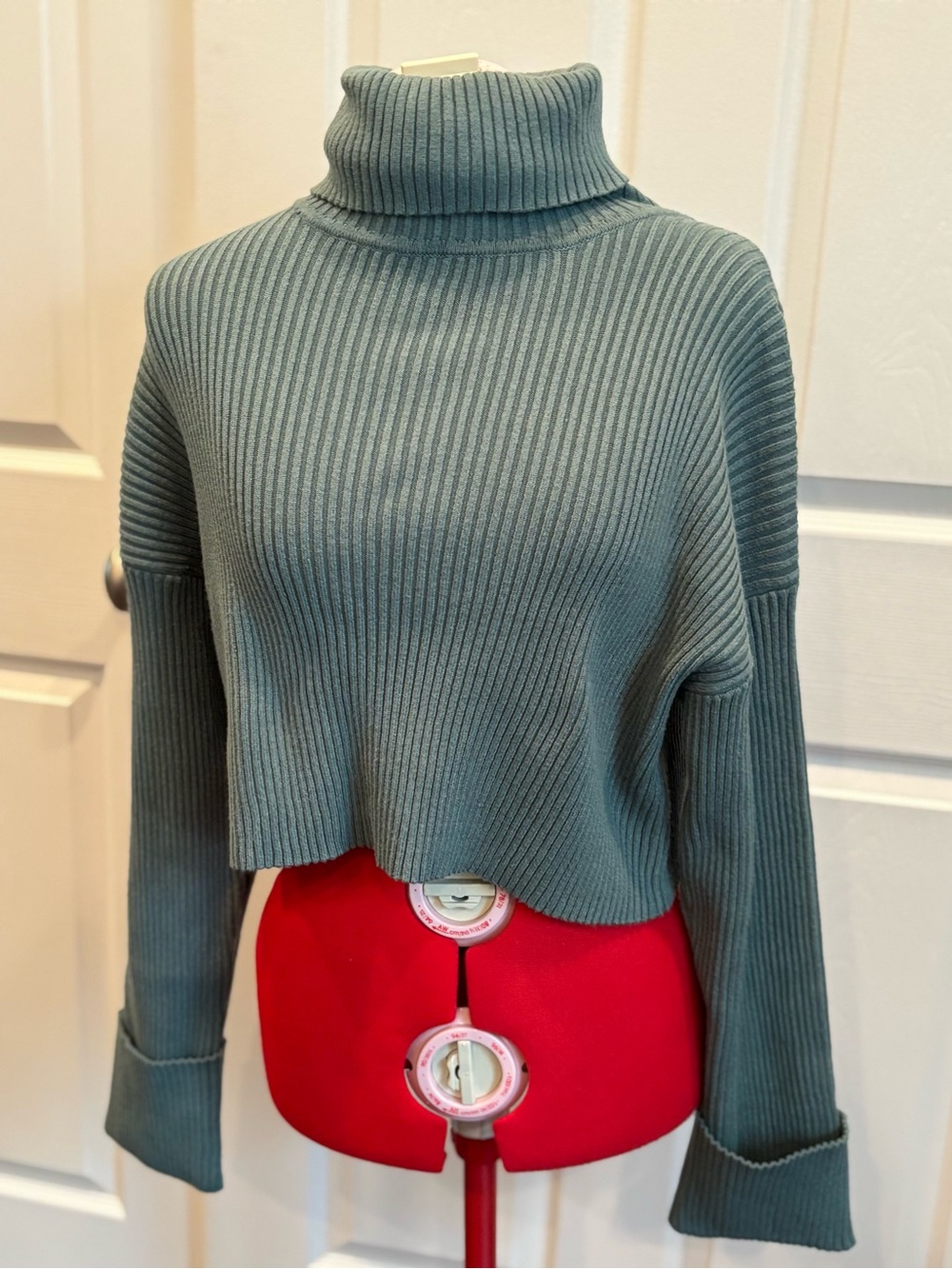 Forever 21 Cropped Ribbed Turtleneck Sweater in Slate Green
